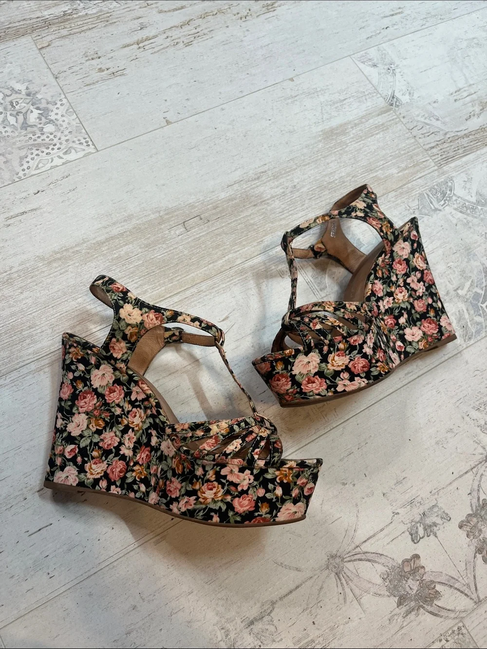 Jeffery Campbell Swan Song Floral Pront Wedges Size 40 US 9.5